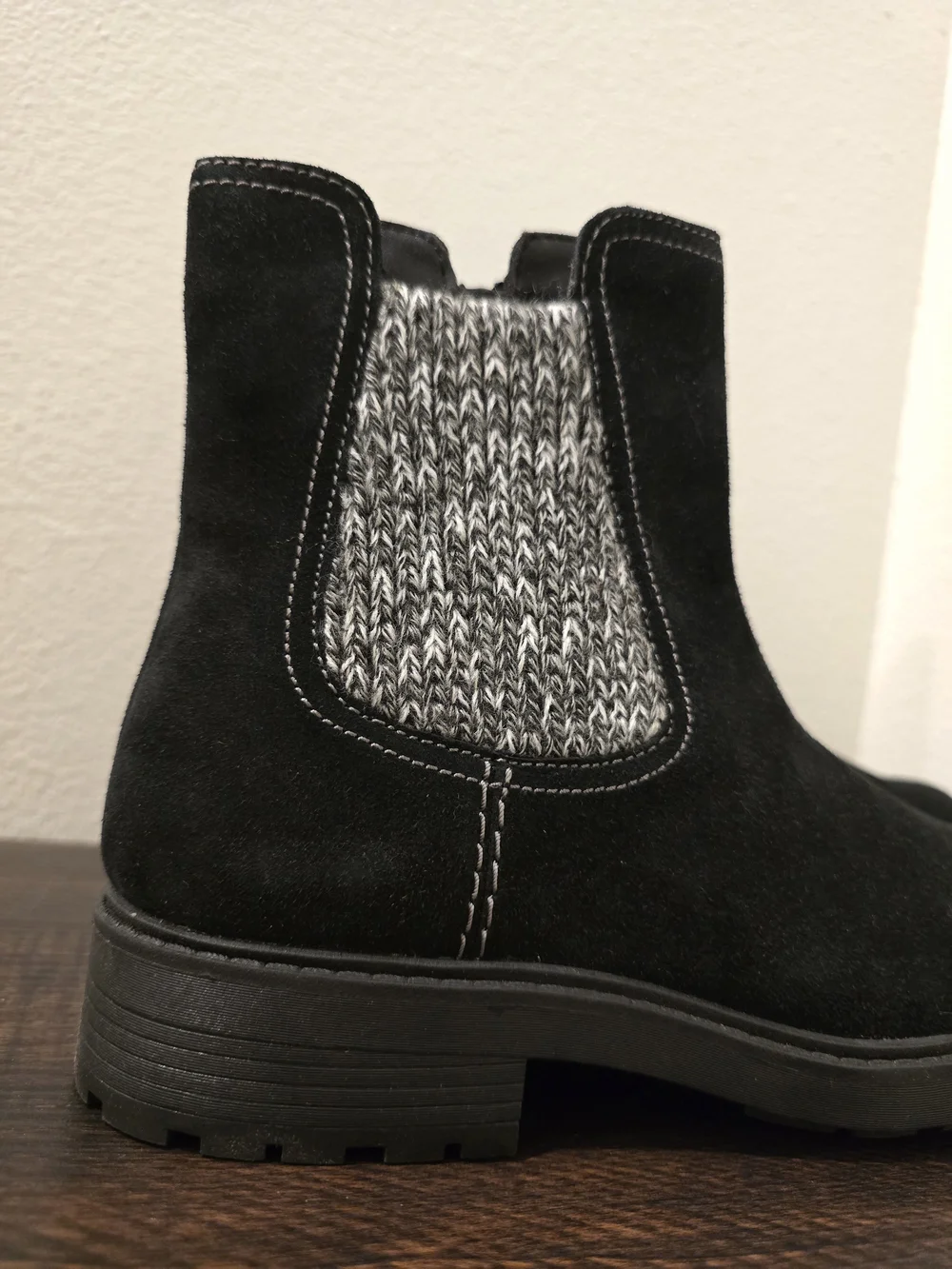 Clarks Opal Sky Women's Black Suede Chelsea Lug Ankle Boots Size 7 M